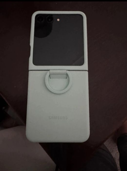 Samsung Z Flip5 novo