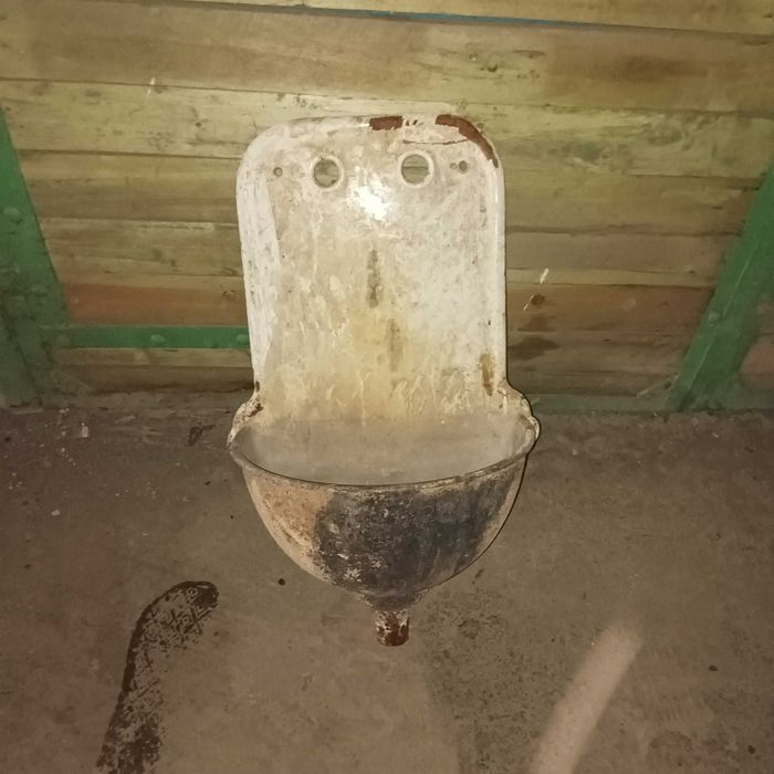 Stare emaliowane przedmioty naczynia kanki dzbanki