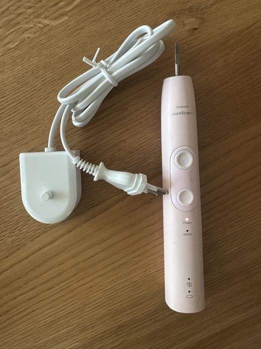 Szczoteczka soniczna Philips Sonicare HX683J różowa