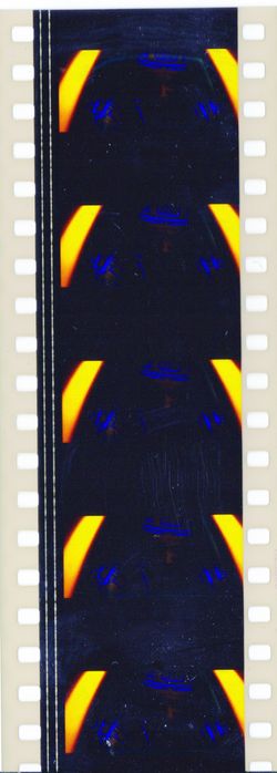 Fotogramas em película 35mm do filme culto TRON