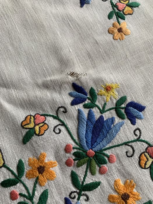 Bieżnik recznie haftowany