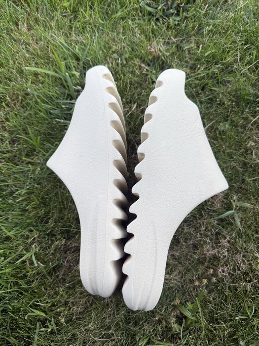 Yeezy Slides Bone