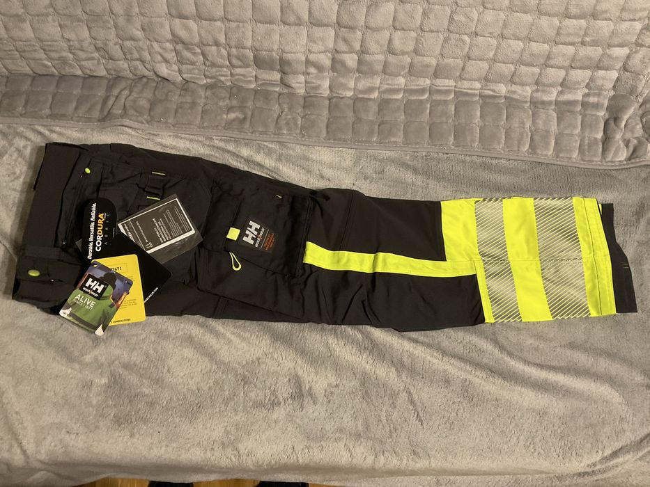 Spodnie robocze Helly Hansen model: 77471 - 369 C48 nowe z metkami