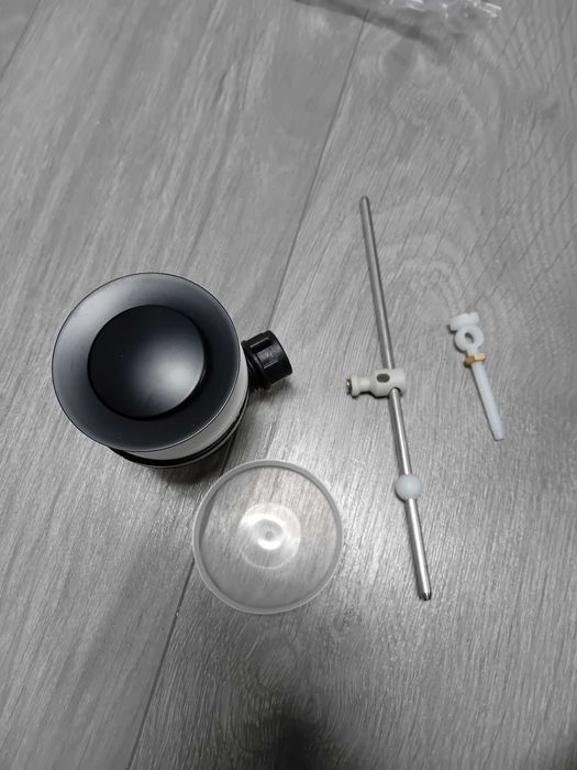 Korek przelewowy czarny z baterii hansgrohe