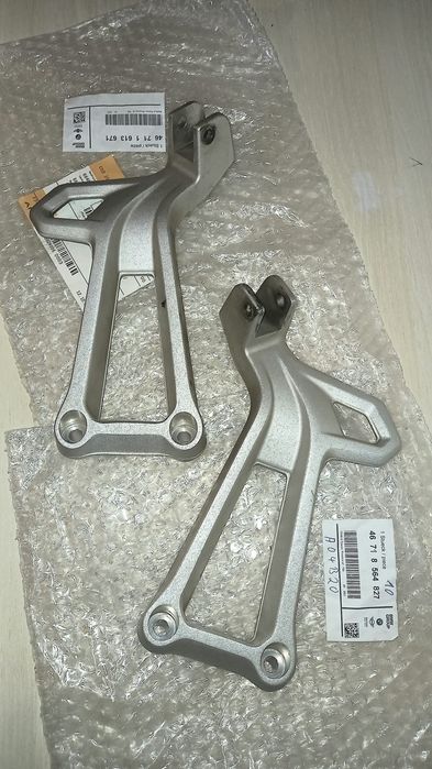 BMW F750GS Poisa pés traseiros