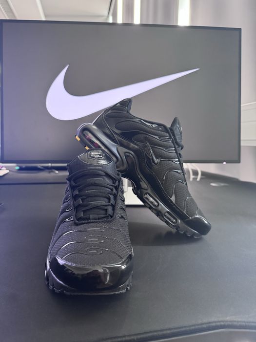 Nike tn, preta e branca 1.1