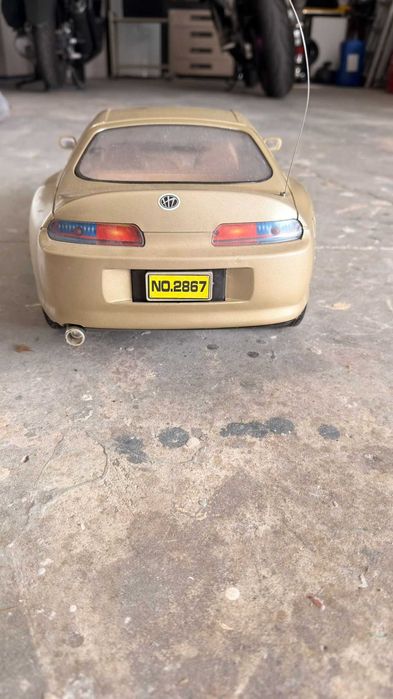 Carro de brincar cinzento
