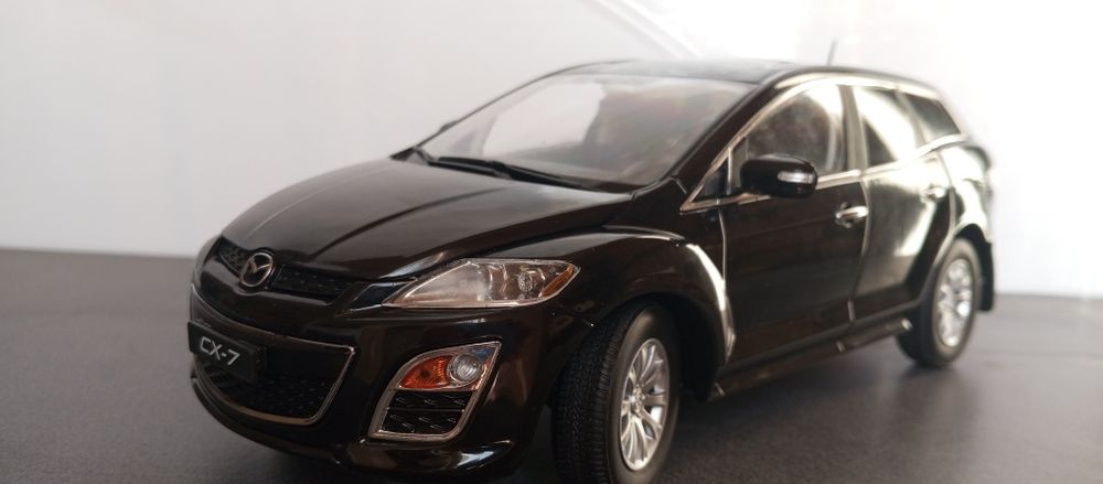 1:18 модель вантажівка Isuzu ,  Mazda cx-7 , Suzuki
