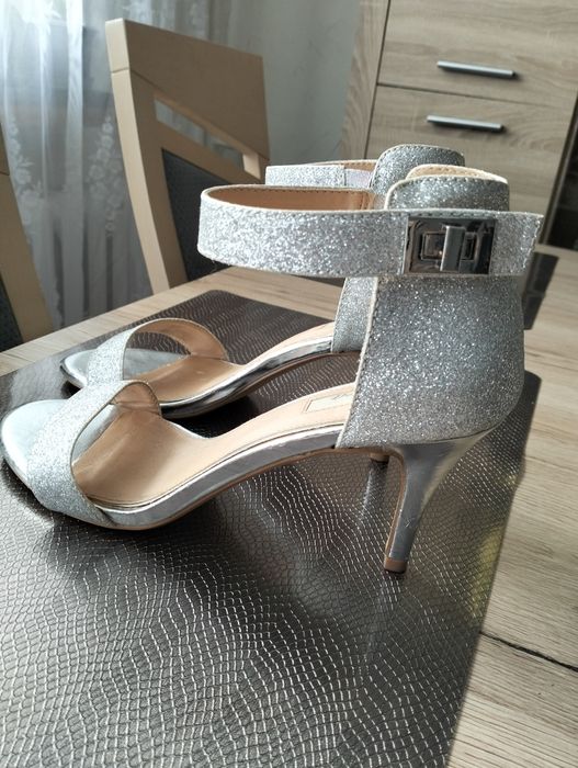 Szpilki sandałki 38