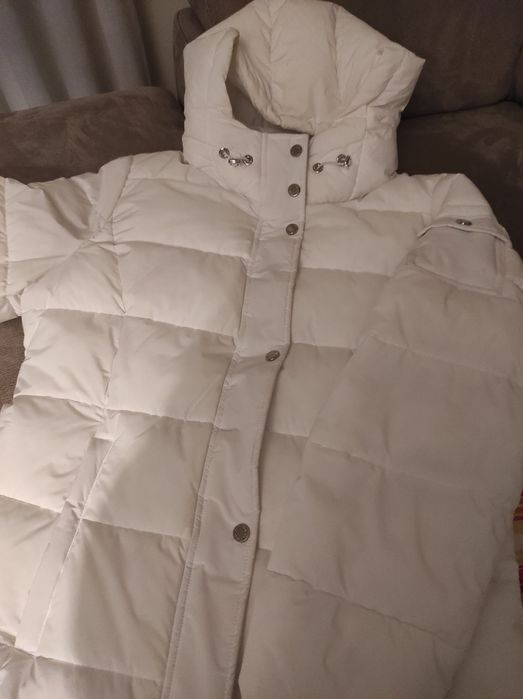 Casaco branco de penas Calvin Klein completamente novo. Usado uma vez