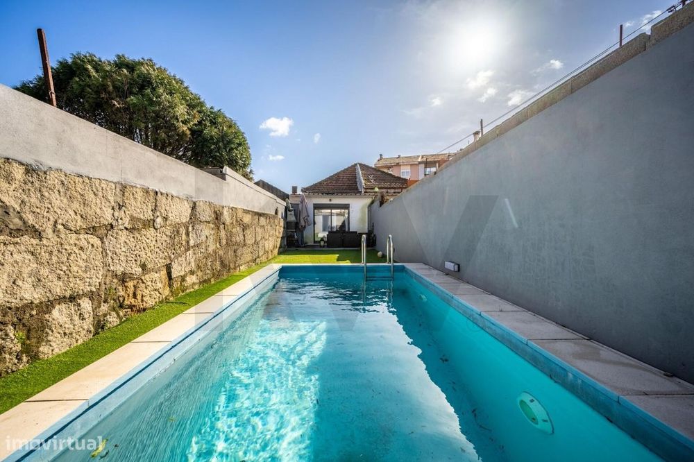 Moradia Térrea Renovada c/ Piscina e Jardim – A 10min da Estação Arrot