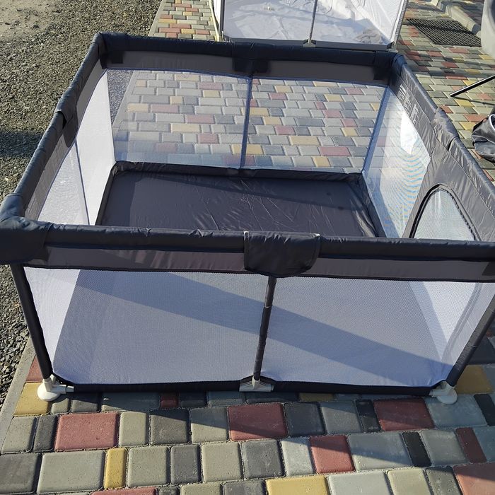 Дитячий манеж складний