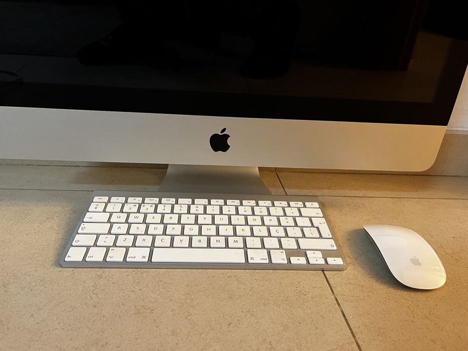 iMac em excelente estado com rato e teclado