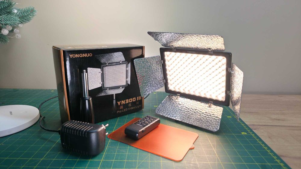 LED-світло Yongnuo YN300 III Bi-Color (3200-5500K) + Блок живлення