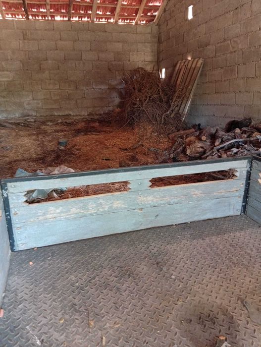 Corrocaria em madeira, fundo em ferro