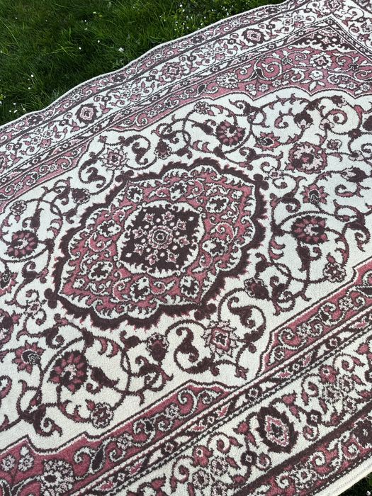 Продам килим на підлогу