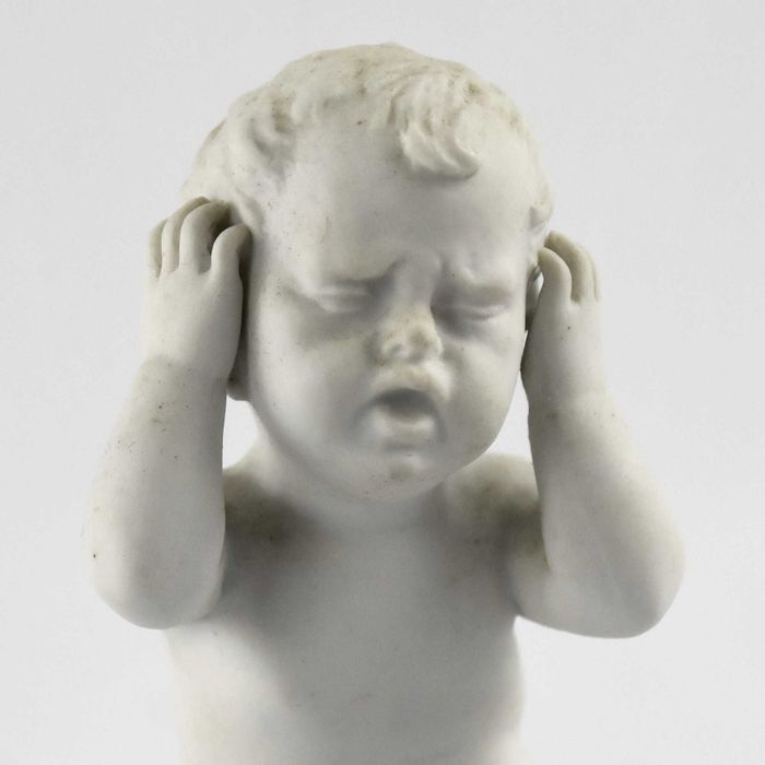 Figura de menino em biscuit porcelana Artibus