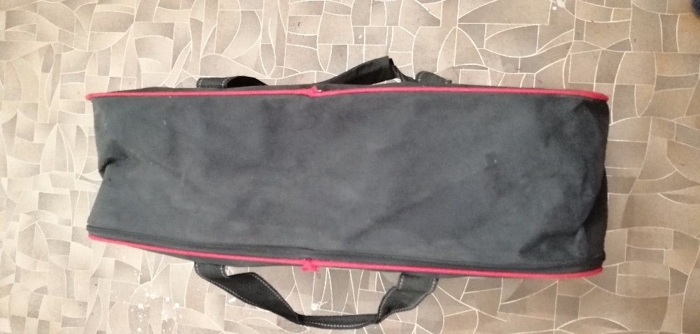 продається сумка середніх розмірів 38 на 58 на 18 см.замочок робить