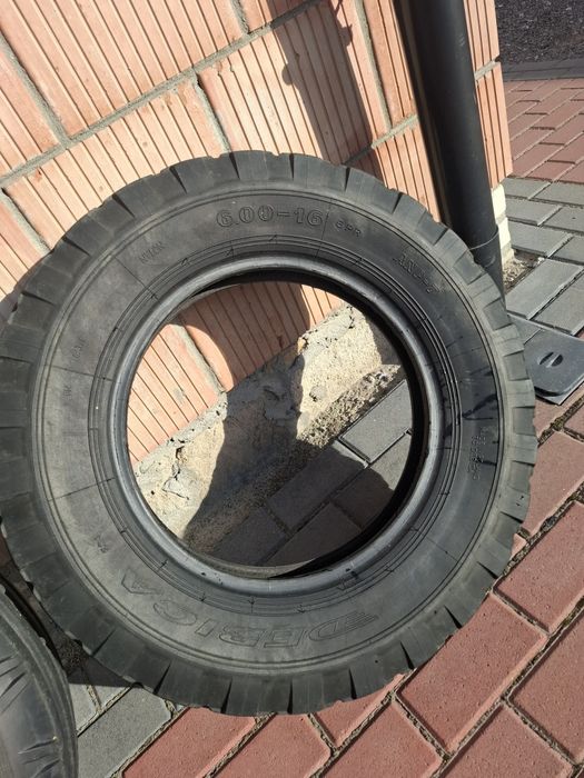 Sprzedam opony przednie do ciągnika