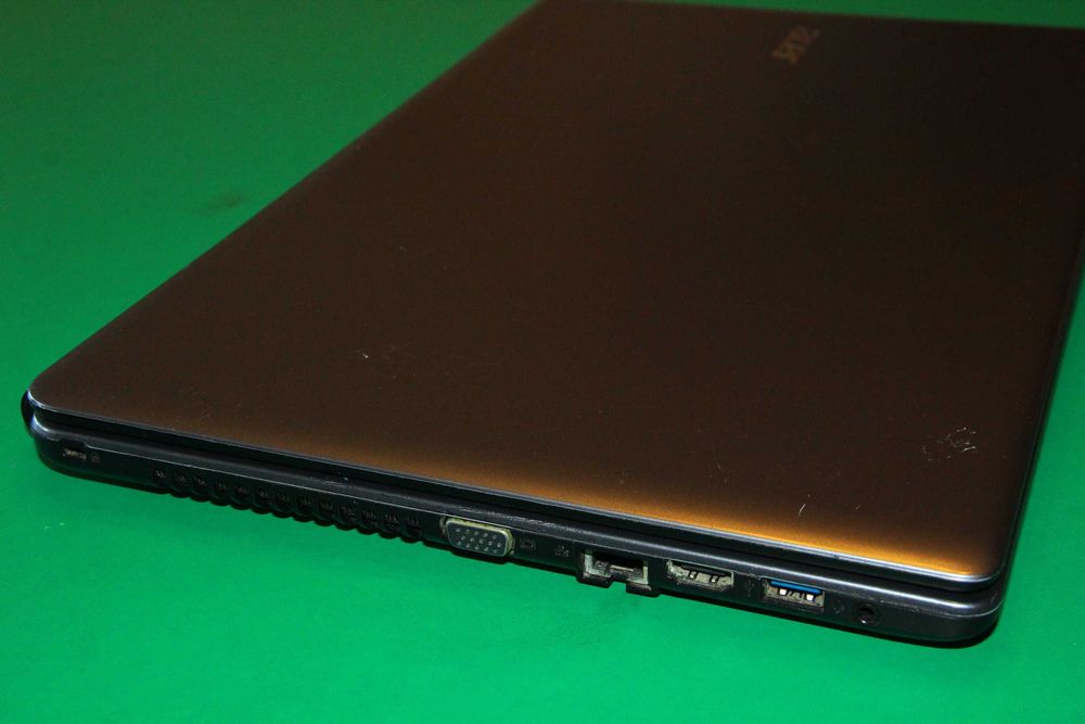 ноутбук 15.6"  ACER Aspire E1 530G model Z5WE1  б/в