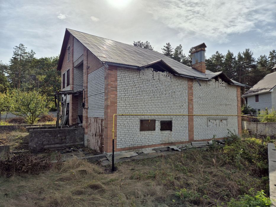 Будинок біля лісу