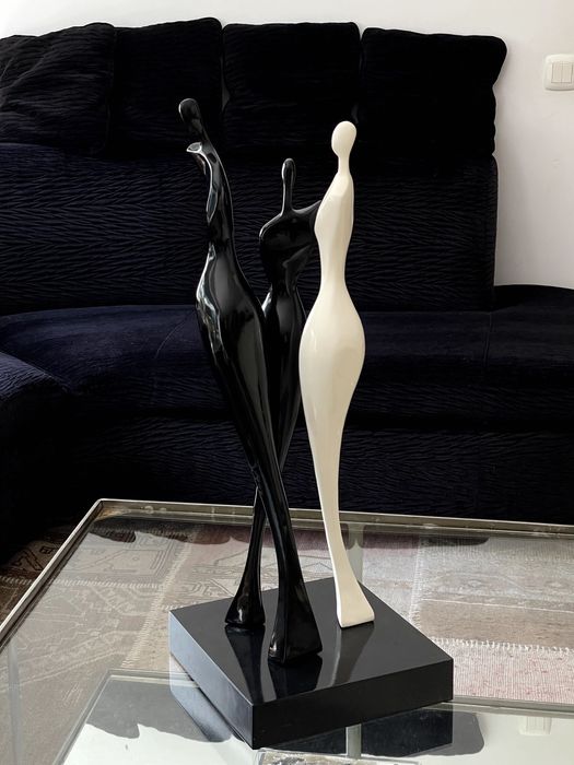 Escultura Preta e Branca Moderna/Contemporânea