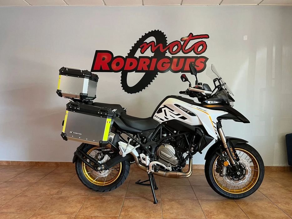 QJ Motor SRT 700X - GARANTIA DE FÁBRICA ATÉ 5/2031