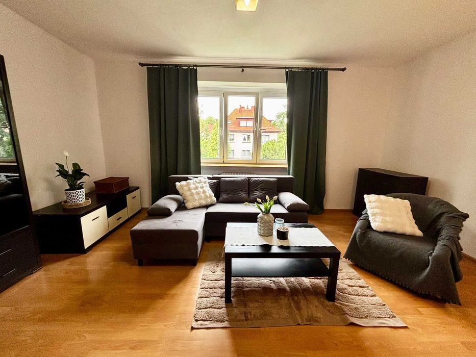 Przestronne 41 m² przy ul. De Gaulle'a | pokój, kuchnia, przedpokój, łazienka | Ogrzewanie miejskie | Blisko uczelni i DTŚ! | 1 piętro