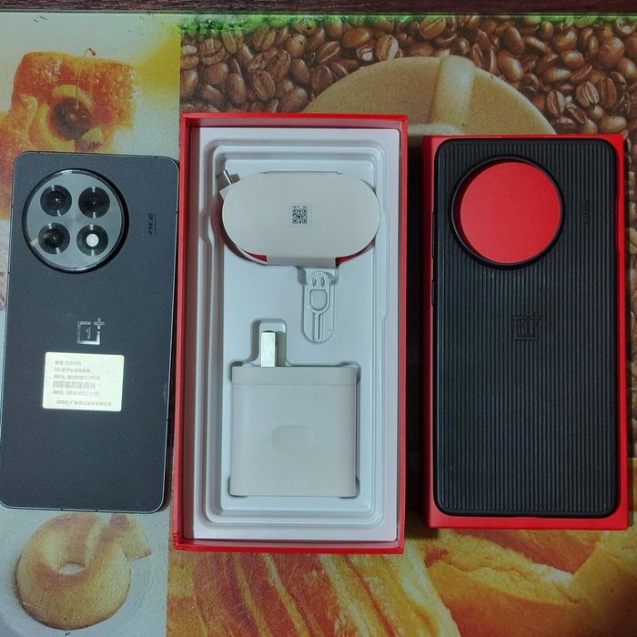 OnePlus Ace 5 Pro   8 Elite 12/256