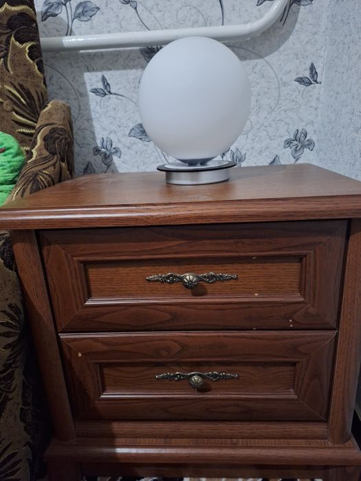 Продам 2 приліжкові тумби