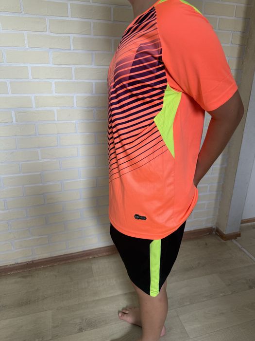 Продам форму для футбола новая