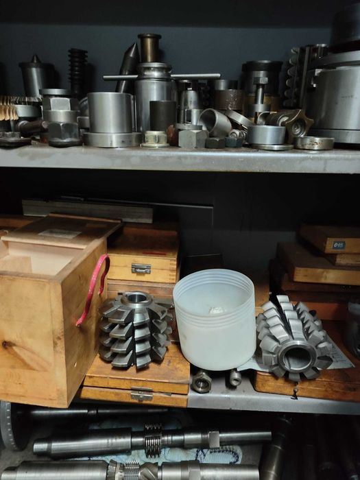 Frezarka obwiedniowa do kół zębatych