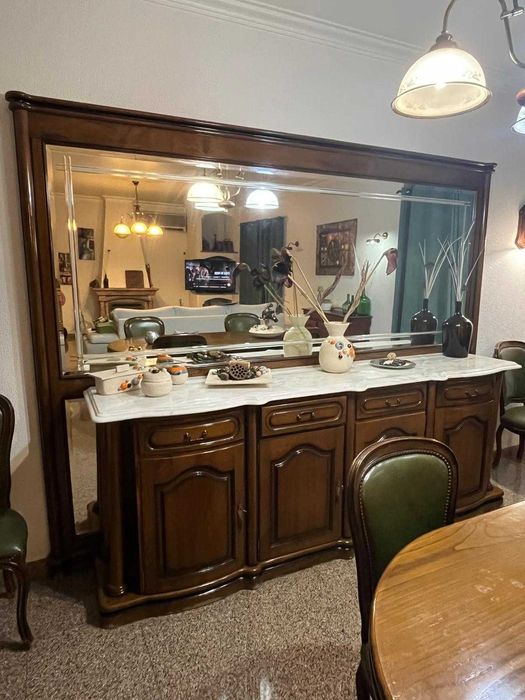 Móvel + mesa jantar com 6 cadeiras em pele (vende separado)