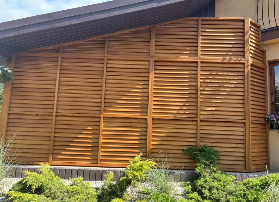 Żaluzje drewniane tarasowe ruchome deseczki zabudowa tarasów i altan