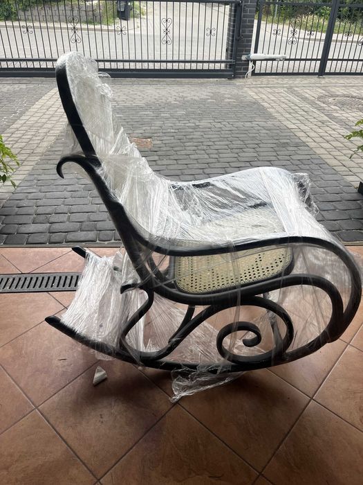 Fotel bujany czarny po renowacji