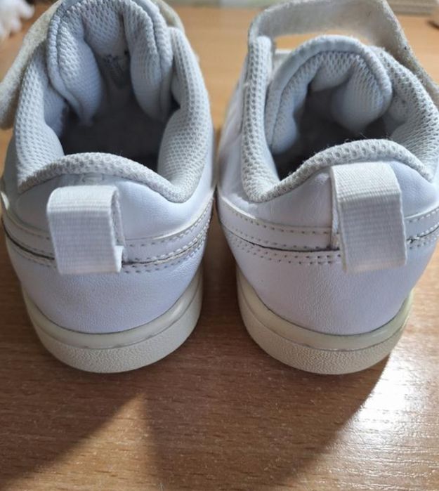 Кросівки Nike  білого кольору