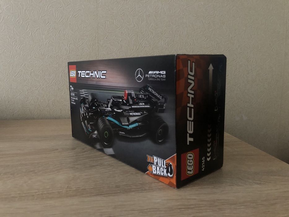 Конструктор LEGO Technic Mercedes-AMG F1 W14 E Performance.