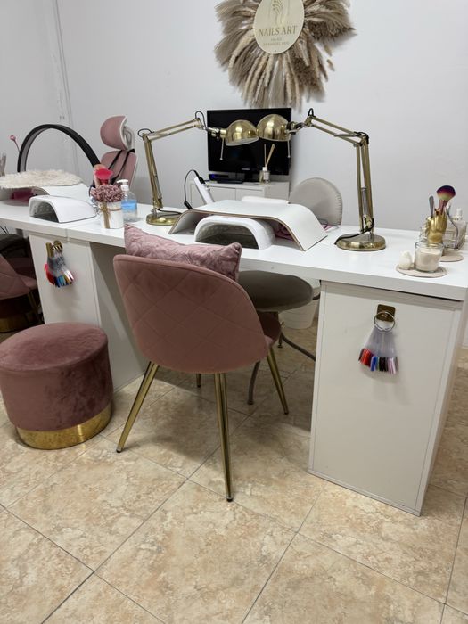 2 mesas de manicure