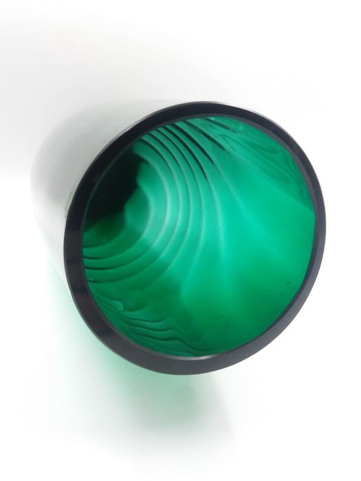 Piękny wysoki szklany szmaragdowy wazon optyczny Huta Sudety Szczytna