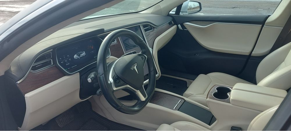 Тесла S 2017 г.