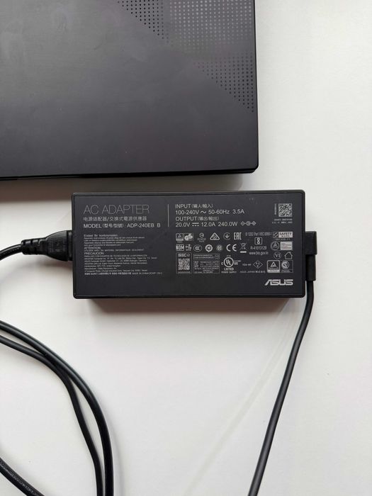 ASUS ROG Strix Scar 17 (G733QR)