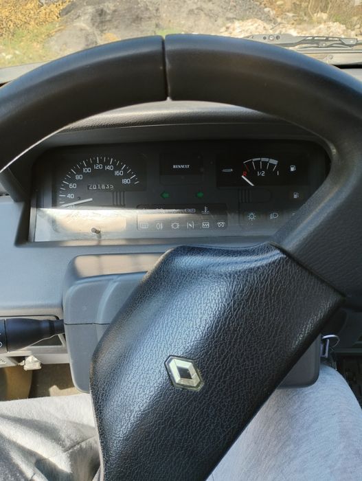 Renault ano 92 com pequenos reparos