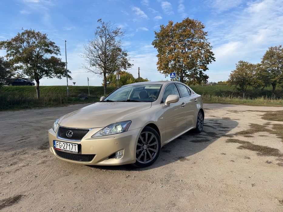 Lexus IS