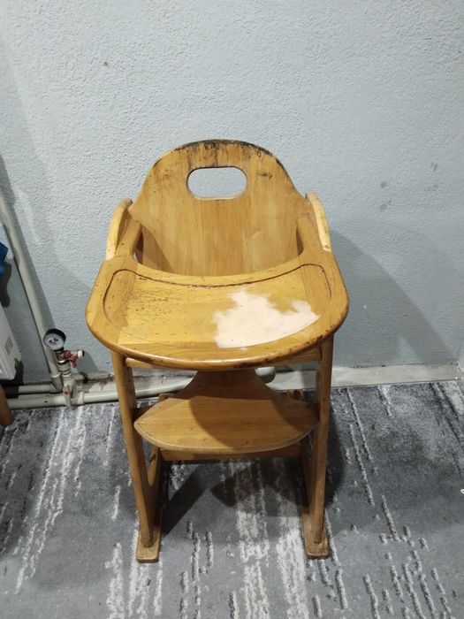 Срочно стільчик годувальний дерев'яний для маленьких діток столик