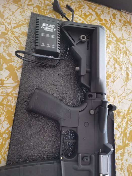 Arma airsoft M4 nova