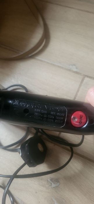 Suszarka do włosów Revlon z wyjściem uk