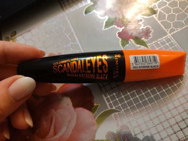 Tusz do rzęs Rimmel scandaleyes 003 extreme black