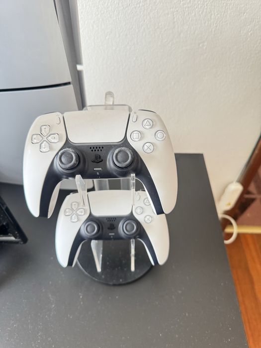 Vendo ps5 2 controles em otimo estado