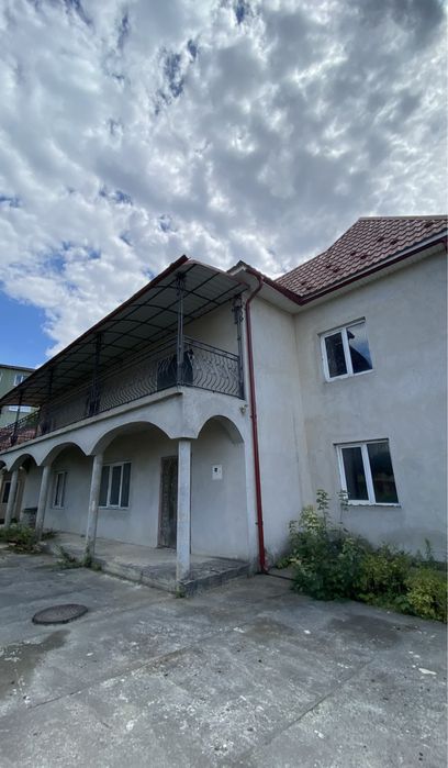 Продається добротний 2-поверховий будинок. Чортків