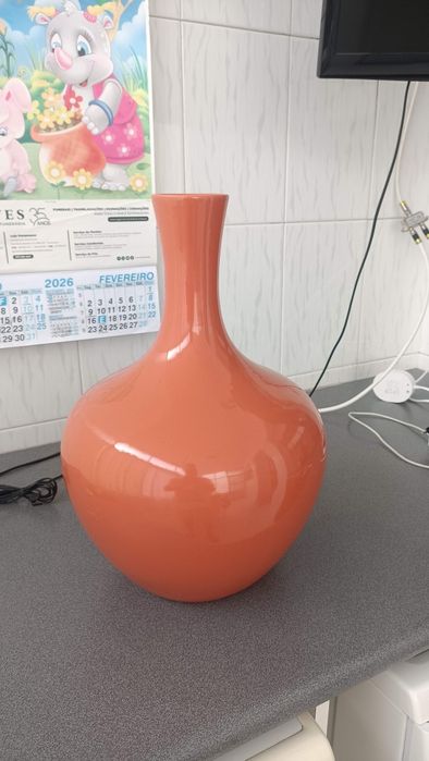 Vaso de cerâmica laranja